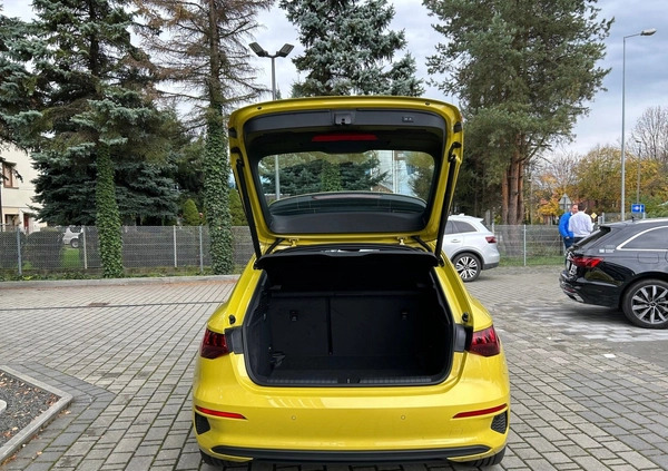 Audi A3 cena 121900 przebieg: 12512, rok produkcji 2023 z Toruń małe 254